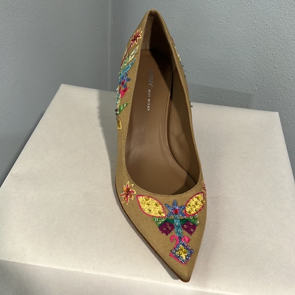 New DKNY Embroidered Heels - Picture 7 of 11